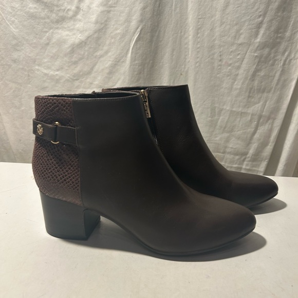 Anne Klein brown leather ankle boots zip up sides & 1.5” block heel NWT - Picture 8 of 9